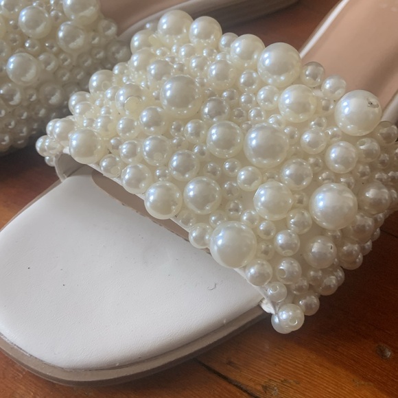 Pearly Whites Sandals - Picture 2 of 4